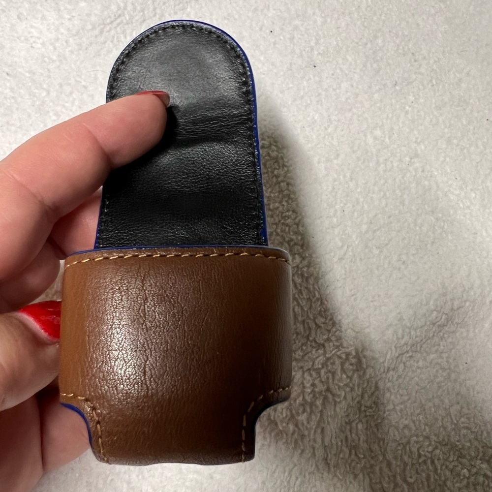Coach AirPod holder - Picture 3 of 8